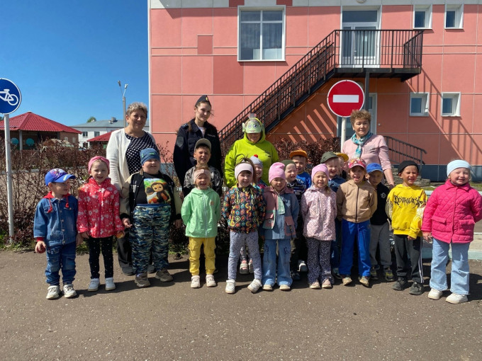 Соблюдаем правила дорожного движения! Соблюдаем правила дорожного движения!.